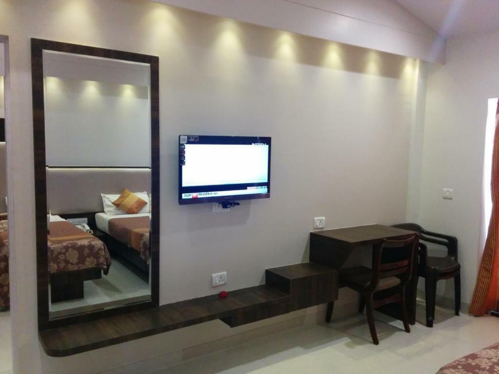 Usha Ascot Hotel Matheran Luaran gambar