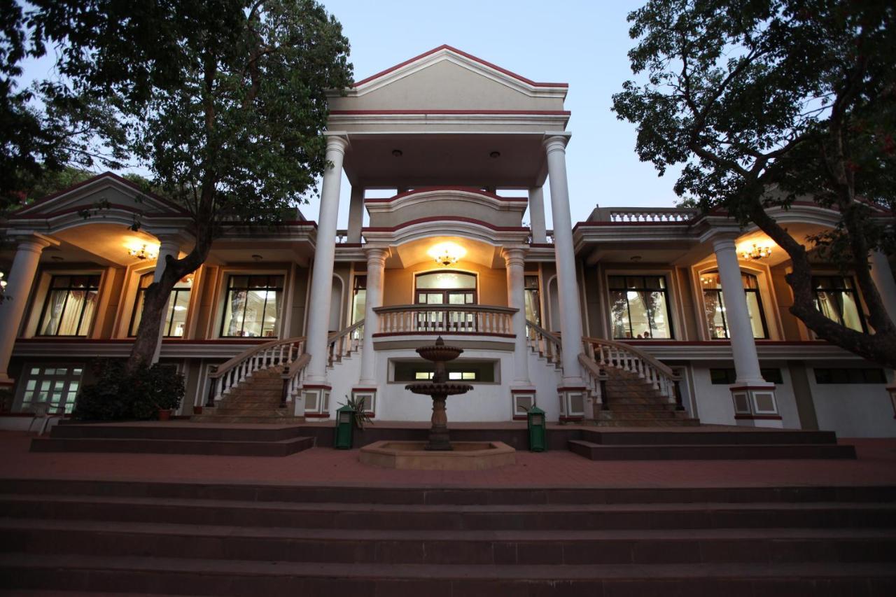 Usha Ascot Hotel Matheran Luaran gambar