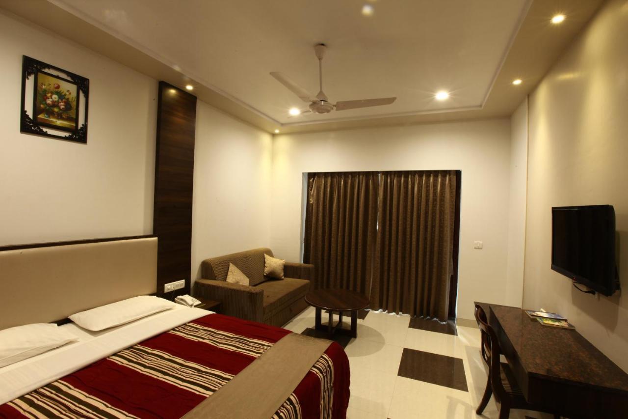 Usha Ascot Hotel Matheran Luaran gambar