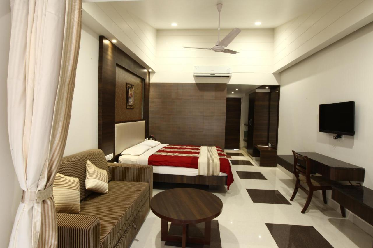 Usha Ascot Hotel Matheran Luaran gambar