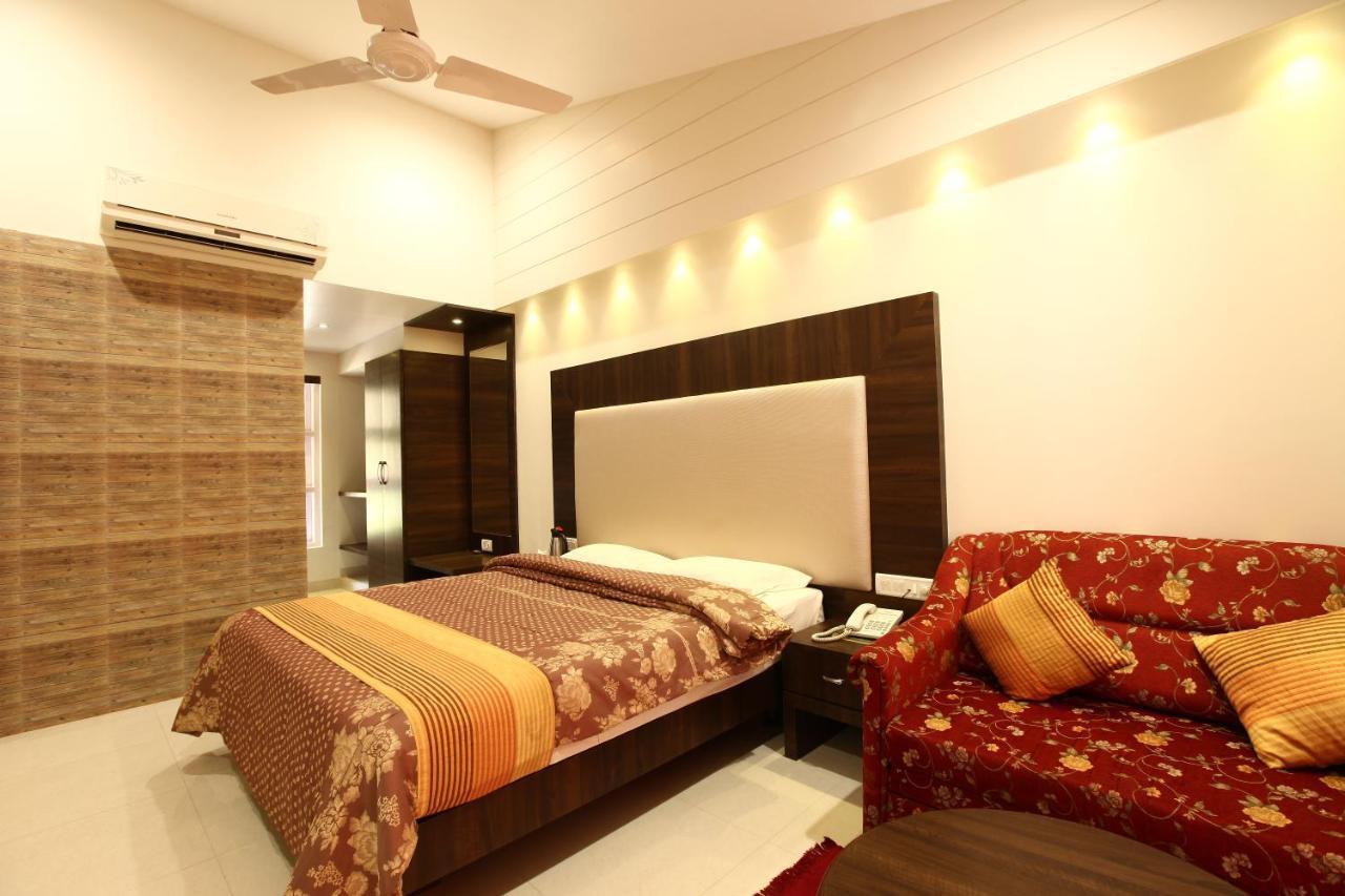 Usha Ascot Hotel Matheran Luaran gambar